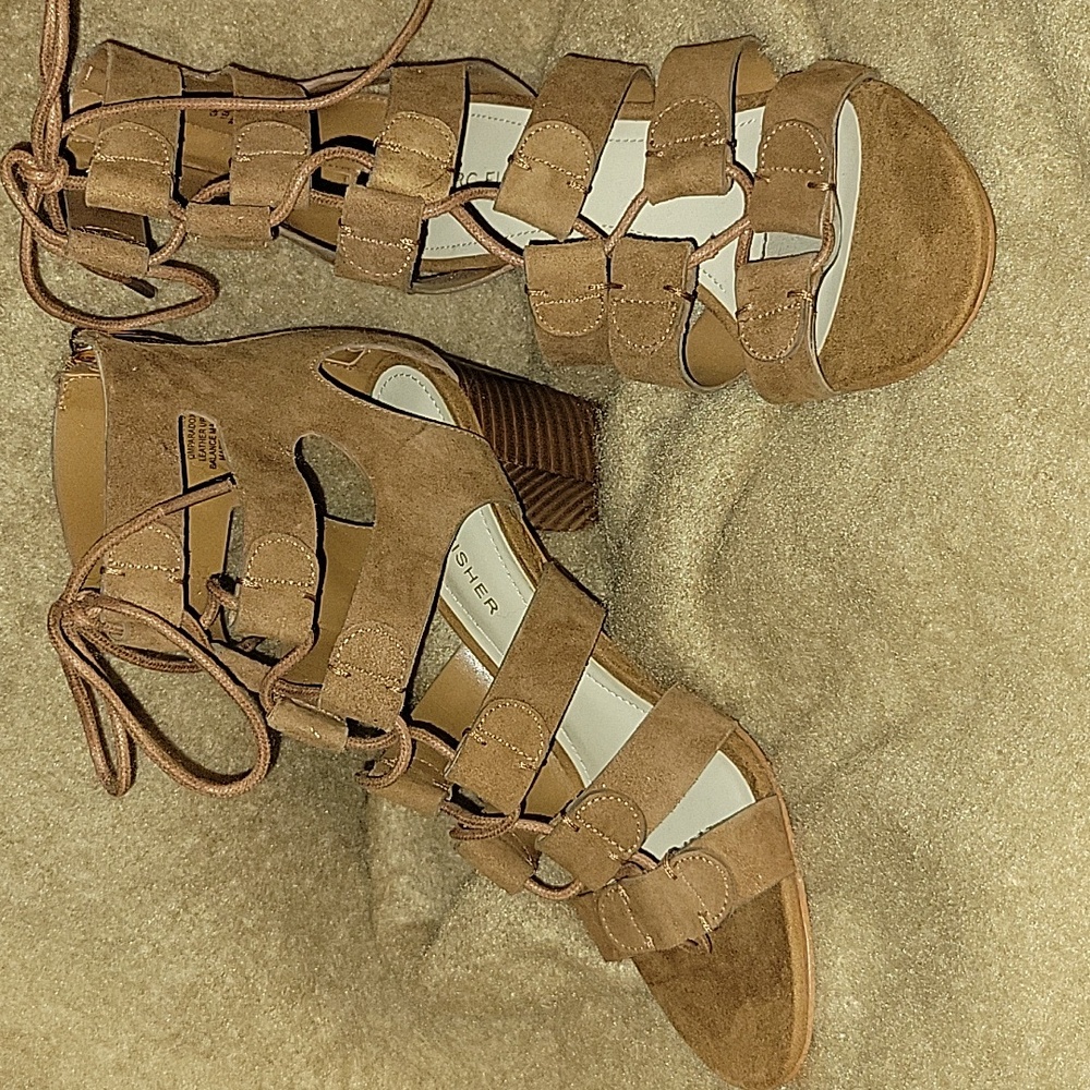 MARC FISHER SUEDE PARADOX BROWN SANDEL